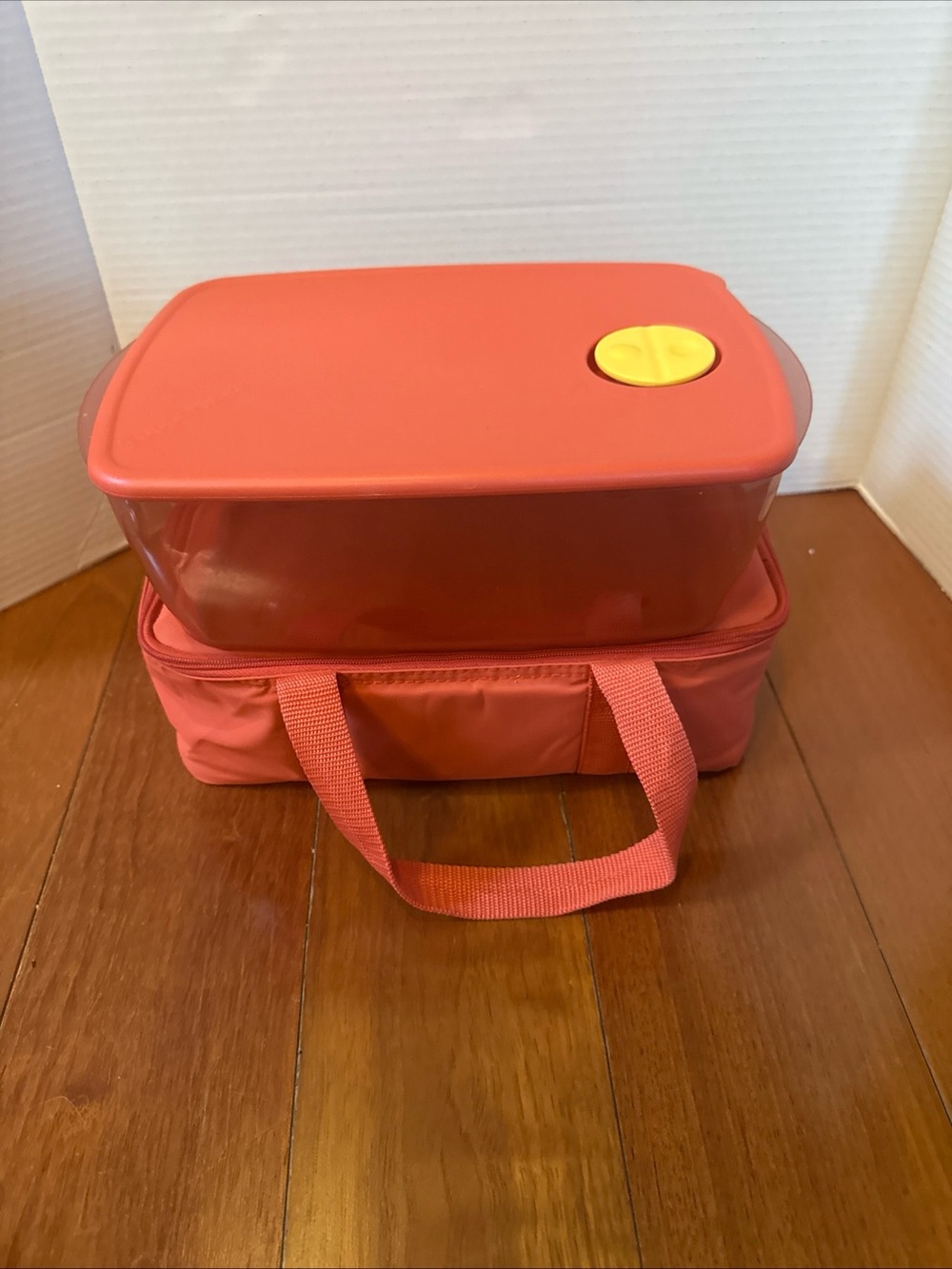 Tupperware Rock N Serve 3380A-2 Rectangle Vented Bowl w/ Thermal Carrier Tote